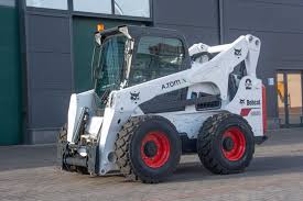 Міні-навантажувач типу BOBCAT S850 High Flow для КУ "Балта - благоустрій"